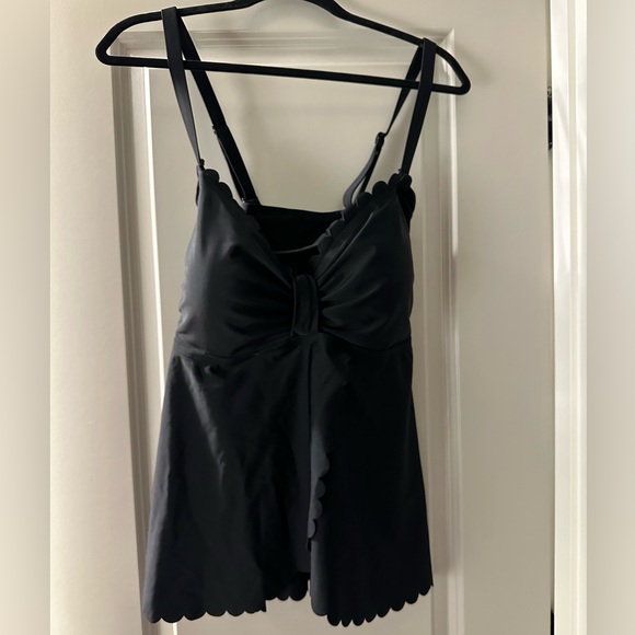 NWT Torrid Scalloped Edge Swim Top - Picture 1 of 14